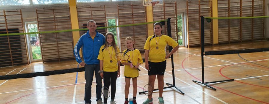 Brązowy medal dziewcząt a badmintona