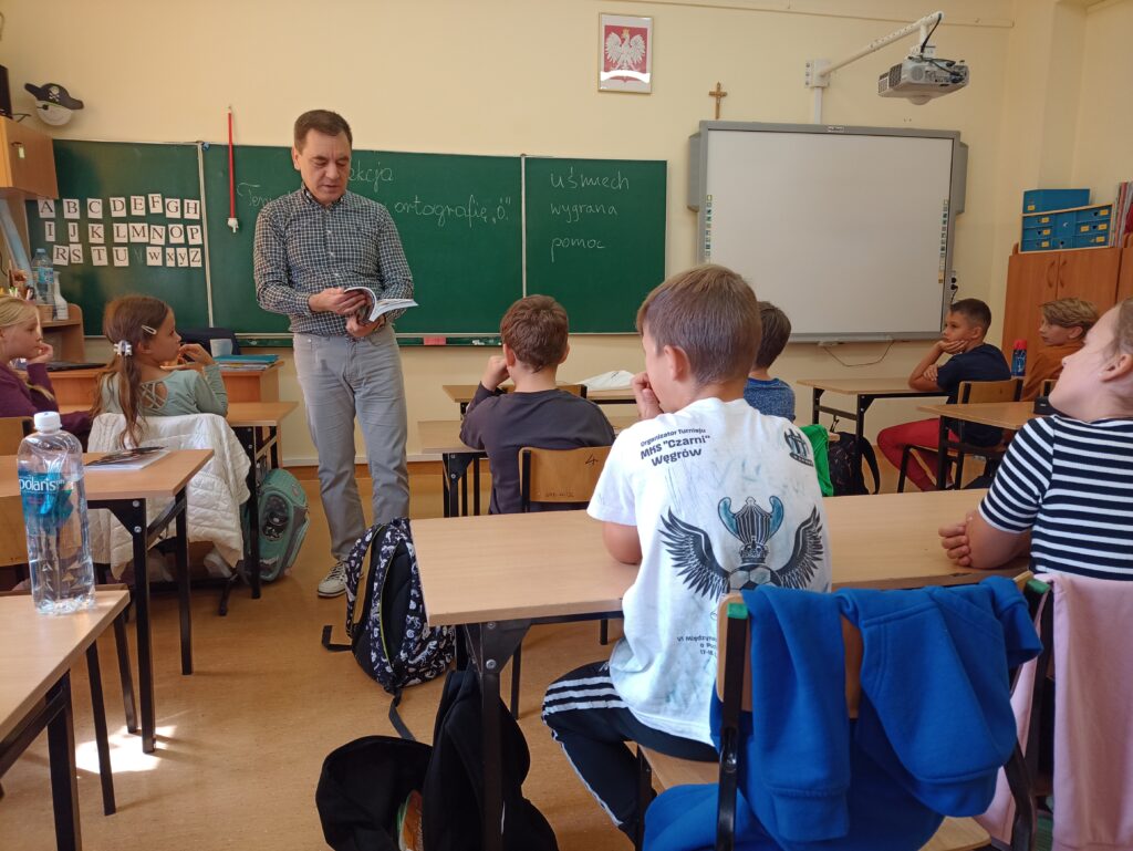 Spotkanie klasy 3A z pisarzem Igorem Witkowskim.